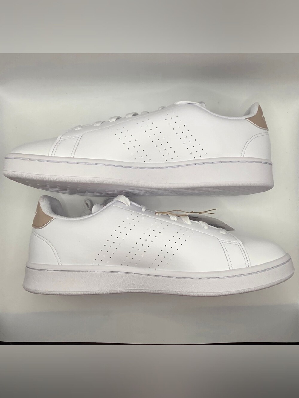adidas Advantage Womens White/ Beeige Size 11